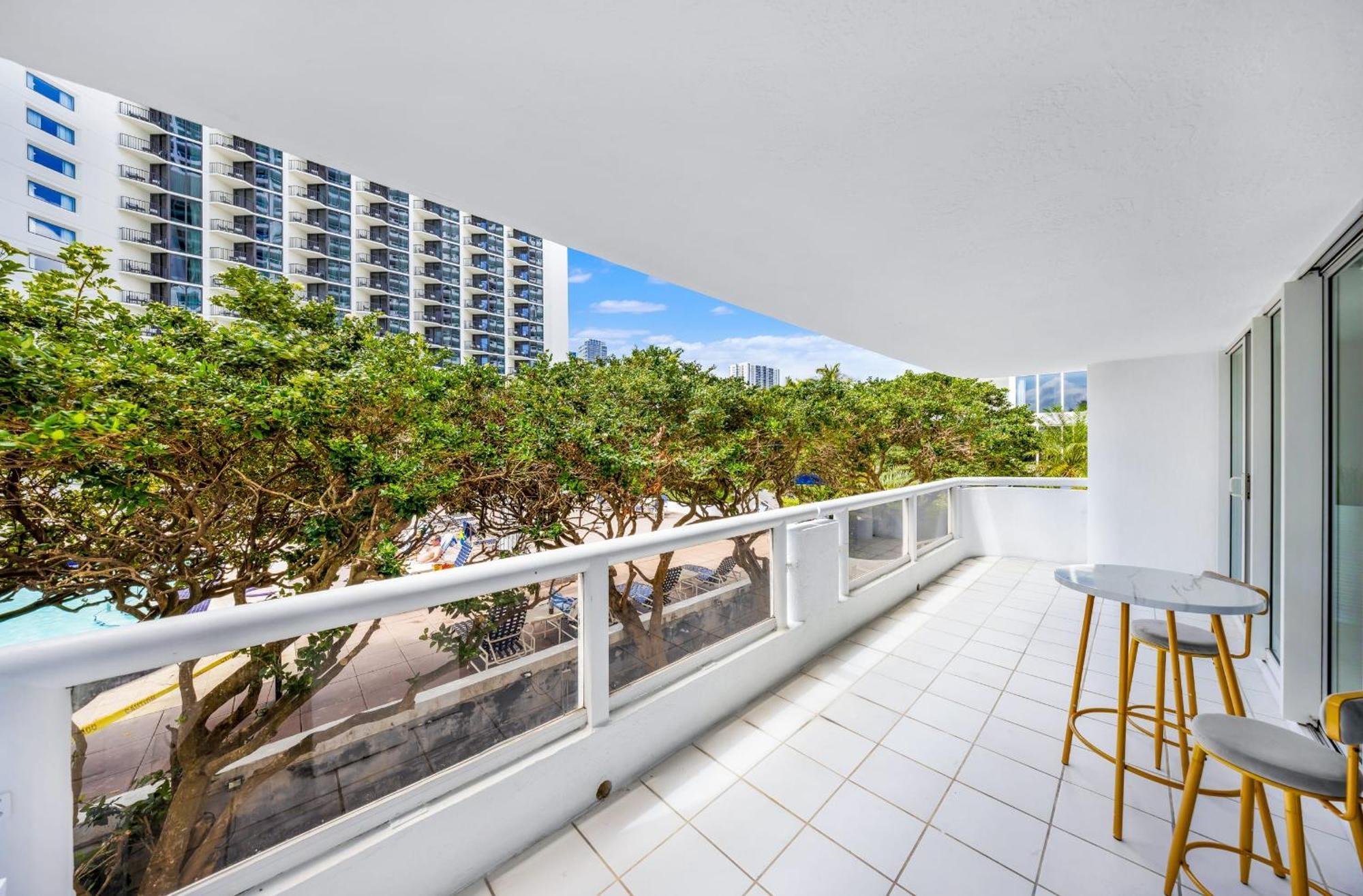 Turquoise Waves Oasis Villa Miami Exterior photo