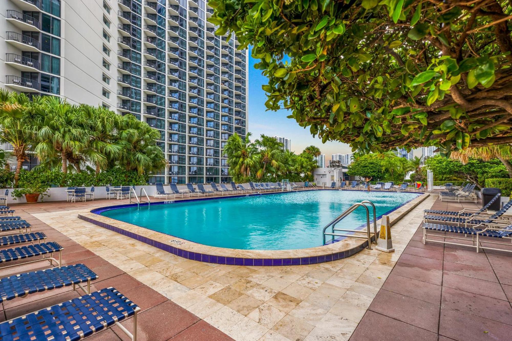 Turquoise Waves Oasis Villa Miami Exterior photo